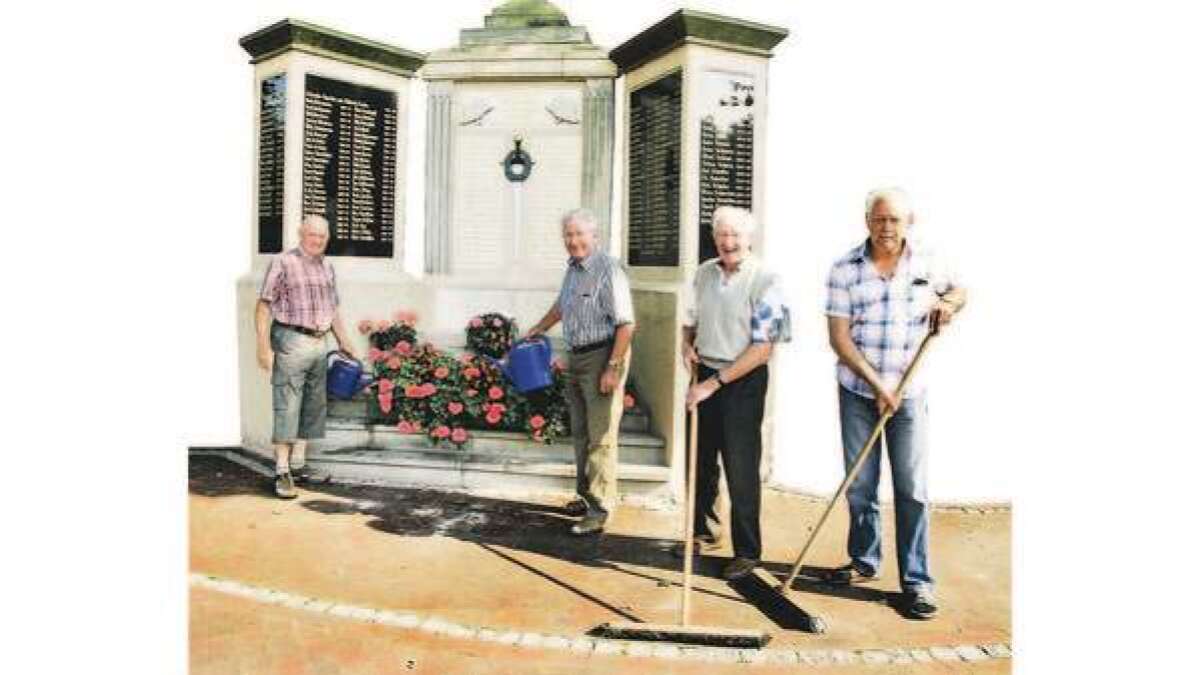 Ärmel hochkrempeln für Kriegerdenkmal