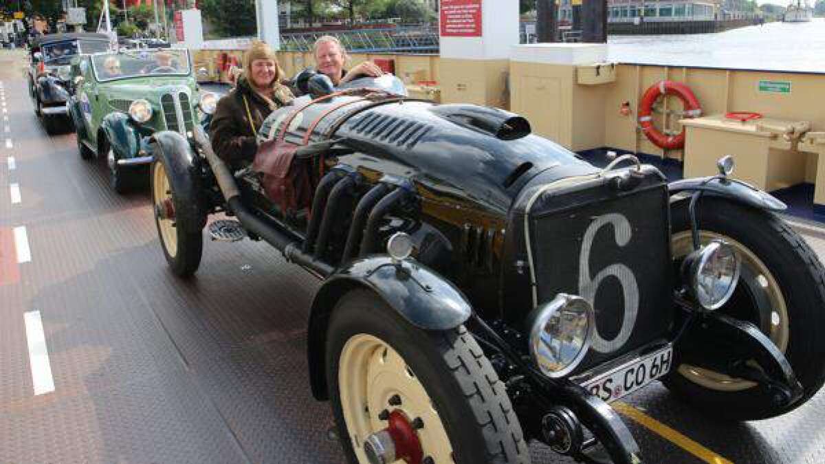 Oldtimer auf der Fähre unterwegs