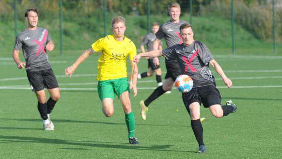 Fußball Abbehausen gewinnt gegen Hude in Bezirksliga der Männer