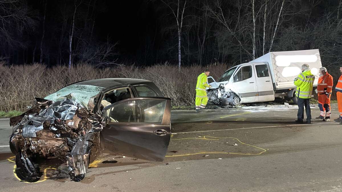 B Bei Edewecht T Dlicher Unfall J Hriger St T Mit Transporter