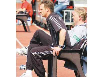 Immer noch optimistisch: Coach J&ouml;rg-Uwe Kl&uuml;tz (li.) und Co-Trainer Mario Neumann