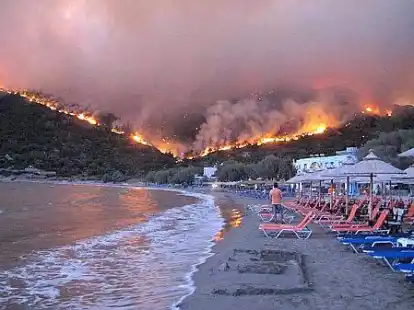 Bedrohliche Feuer auf der  griechischen Insel Chios