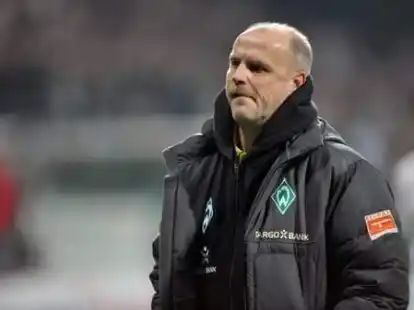 Ein aktuelles Foto: Thomas Schaaf wirkt unzufrieden nach einem 1:1 der Bremer zu Hause gegen M&ouml;nchengladbach in der R&uuml;ckrunde der Saison 2010/11.