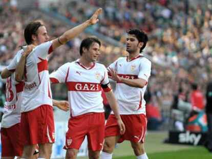 Stuttgarts Tamas Hajnal erzielte in der 13. Minute das 1:0 f&uuml;r die G&auml;ste und war dann beim Torjubel gar nicht mehr zu sehen.