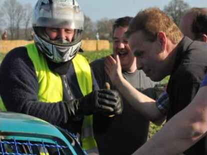 Hoch her ist es beim Stockcar-Rennen in Gro&szlig;enkneten gegangen.