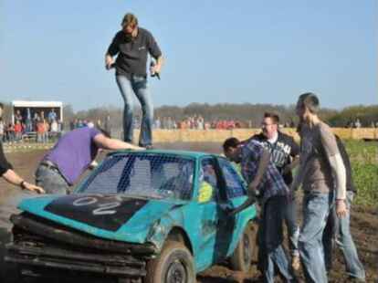 Hoch her ist es beim Stockcar-Rennen in Gro&szlig;enkneten gegangen.