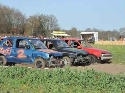 Hoch her ist es beim Stockcar-Rennen in Gro&szlig;enkneten gegangen.