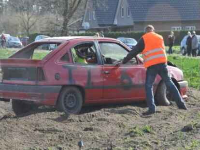 Hoch her ist es beim Stockcar-Rennen in Gro&szlig;enkneten gegangen.