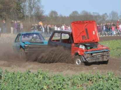 Hoch her ist es beim Stockcar-Rennen in Gro&szlig;enkneten gegangen.