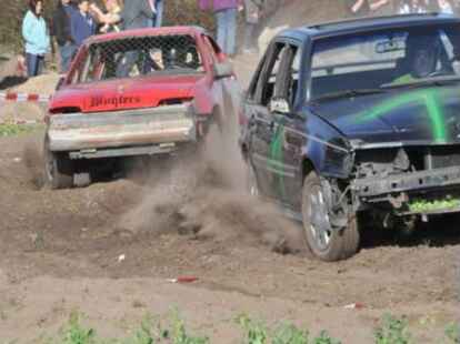 Hoch her ist es beim Stockcar-Rennen in Gro&szlig;enkneten gegangen.