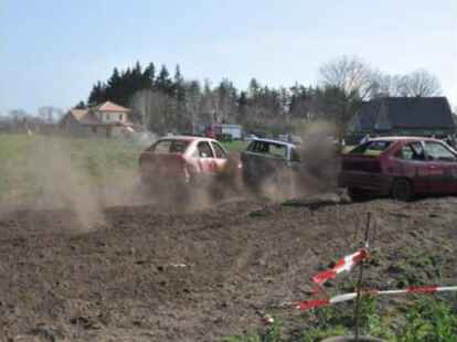 Hoch her ist es beim Stockcar-Rennen in Gro&szlig;enkneten gegangen.