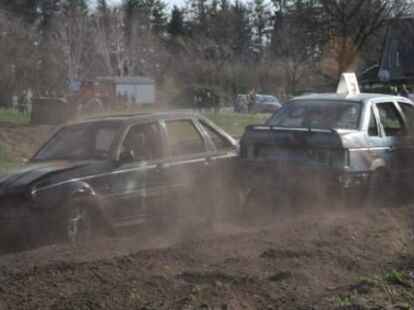Hoch her ist es beim Stockcar-Rennen in Gro&szlig;enkneten gegangen.