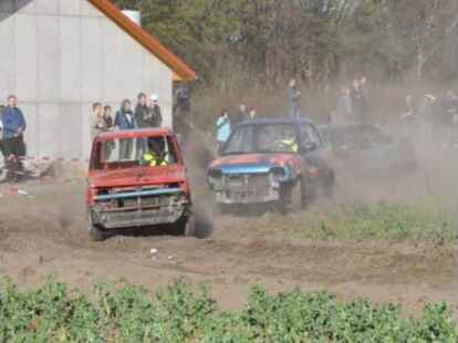 Hoch her ist es beim Stockcar-Rennen in Gro&szlig;enkneten gegangen.