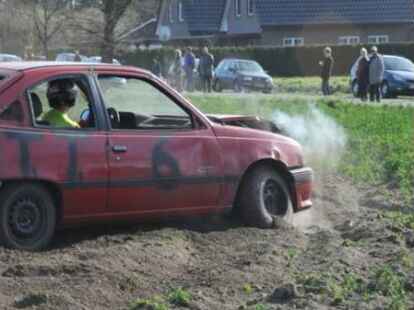 Hoch her ist es beim Stockcar-Rennen in Gro&szlig;enkneten gegangen.