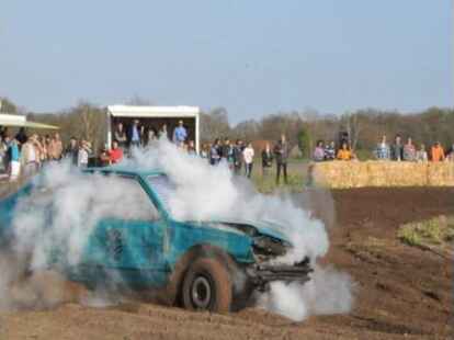 Hoch her ist es beim Stockcar-Rennen in Gro&szlig;enkneten gegangen.
