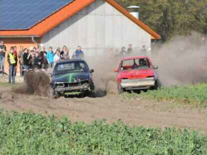 Hoch her ist es beim Stockcar-Rennen in Gro&szlig;enkneten gegangen.