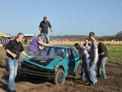 Hoch her ist es beim Stockcar-Rennen in Gro&szlig;enkneten gegangen.