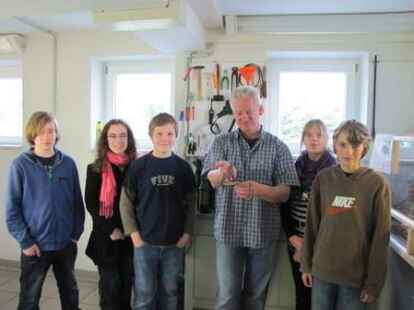 Jenseits der Ausstellung: Den Mitarbeitern im Landesmuseum f&uuml;r Natur und Mensch schauten f&uuml;nf Sch&uuml;ler zu.