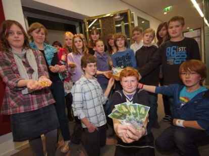 Ganz viel Geld: Einen Blick in den Tresor durften Sch&uuml;ler bei der Bremer Landesbank werfen.