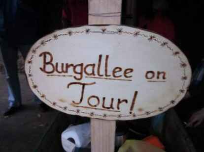 So langsam endet die Kohlfahrt-Zeit. Dennoch kann man sich ja immer noch gerne daran erinnern. N@chbarin Anke Frerichs war zum Beispiel mit ihrer Nachbarschaft aus der Burgallee in Godensholt unterwegs.