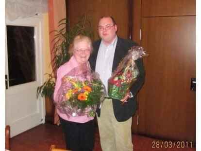 Uwe Meyer ist neuer Vorsitzender des Vereins. N@chbarin Marlene Orth wurde als Ehrenmitglied ausgezeichnet. Mehr Bilder von der Jahreshauptversammlung finden Sie auf .