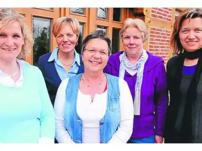 Der neue Vorstand des Landfrauenvereins Jeddeloh II mit der Vorsitzenden Karin Kruse (von links nach rechts), Kassenwartin Aenne Martens, der stellvertretenden Vorsitzenden Annegret Gertje, Schriftf&uuml;hrerin Ute Kramer und Beisitzerin Hille Kruse.