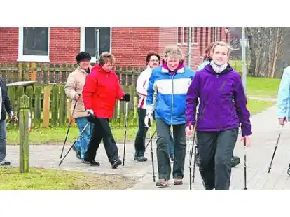 Sport macht in der Gruppe besonders viel Spa&szlig;: Einmal in der Woche treffen sich in Husb&auml;ke Nordic-Walking-Fans, um gemeinsam ihrem Hobby nachzugehen.