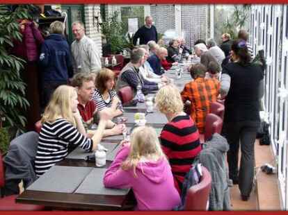 Nach der Tour fanden sich die Nachbarn im Bistro am Bahnhof in Rastede ein...
