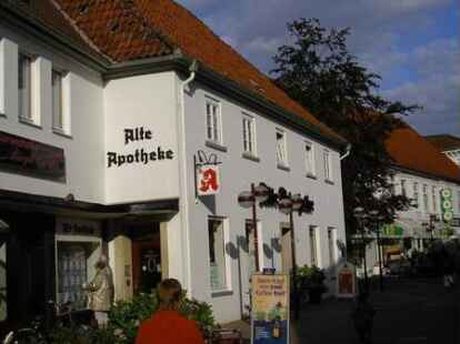 Das Auto ist weg, die Apotheke steht noch, und heutigen Besuchern pr&auml;sentiert sie sich so. Mehr Bilder aus dem 