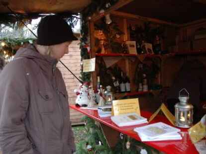 Tausende von Besuchern waren zum Neuenburger Weihnachtsmarkt gekommen und vergn&uuml;gten sich an den St&auml;nden, wo Spezialit&auml;ten und Spiele angeboten wurden.