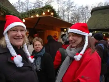 Tausende von Besuchern waren zum Neuenburger Weihnachtsmarkt gekommen und vergn&uuml;gten sich an den St&auml;nden, wo Spezialit&auml;ten und Spiele angeboten wurden.