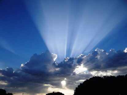 <p>        Auch Rolf Gl&ouml;ckner z&uuml;ckte beim Sonnenaufgang seine Kamera. Weitere Fotos k&ouml;nnen Sie sich auf <a href=&ldquo;http://www.mein-oldenburg.de/Fotos/Album-ansehen_3302/ &ldquo; target=&ldquo;_blank&ldquo;>mein-oldenburg.de</a> anschauen.    </p>