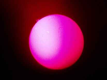 Unser N@chbar Rolf Gl&ouml;ckner war in dieser Woche beim Astronomie- und Astrofotografietreffen, das vom 17. bis 20. August in Portsloge statt fand. Hier zeigt  er uns ein Bild der Sonne mit Protuberanz.