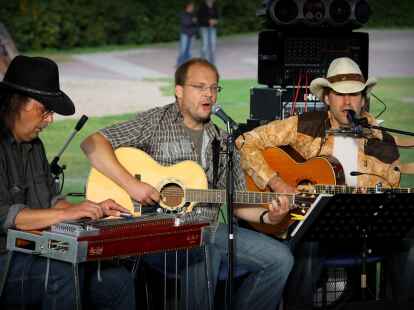 Der Wilde, Wilde Westen f&auml;ngt gleich hinter Oldenburg an: Frei nach &bdquo;Truck Stop&ldquo; blicken wir nach Rastede, wo einem jede Menge Cowboyh&uuml;te und Pfeil und Bogen begegneten.