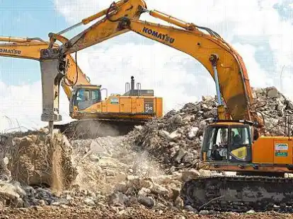Sie kriegen auch den dicksten Bunker klein: Spezial-Mei&szlig;elmaschinen beim Einsatz an der Hannoverschen Stra&szlig;e im Nord-    hafen.