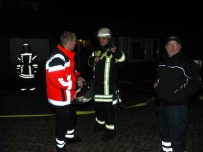 Ein Feuer im St.-Martins-Heim, bei dem Bewohner aus dem verqualmten Geb&auml;ude geborgen werden mussten - das sah das &Uuml;bungsszenario vor.
