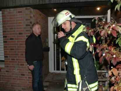 Ein Feuer im St.-Martins-Heim, bei dem Bewohner aus dem verqualmten Geb&auml;ude geborgen werden mussten - das sah das &Uuml;bungsszenario vor.