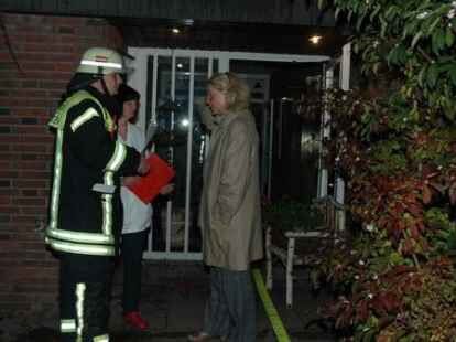 Ein Feuer im St.-Martins-Heim, bei dem Bewohner aus dem verqualmten Geb&auml;ude geborgen werden mussten - das sah das &Uuml;bungsszenario vor.