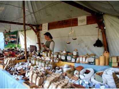 Auf dem Markt konnten Gew&uuml;rze, Handwerkswaren, Kleidung und vieles mehr erworben werden. Die gesamte Bilderstrecke finden Sie auf dem Portal .