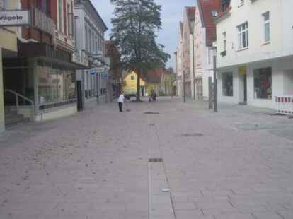... und hier in der heutigen Zeit. Auf welchem Bild wirkt die Stra&szlig;e lebhafter? Alle Vergleiche stehen auf .