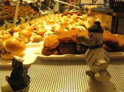 Auch die kleinsten Details sind nicht unbeachtet geblieben, wie zum Beispiel diese Dekoration, passend zu den Fischbr&ouml;tchen.