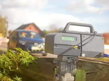 In der Baustelle auf der Ellerbrocker Stra&szlig;e in Friesoythe ist Tempo 30 gefordert. Viele Autofahrer wurden dort schon geblitzt  dieser Fahrer war aber nicht zu schnell. Bild: Carsten Bickschlag