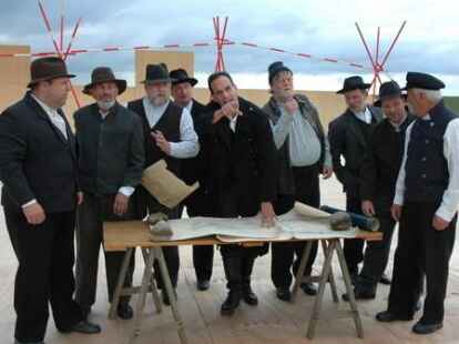 In kraftvollen Bildern inszeniert Regisseur Frank D&uuml;wel den Schimmelreiter am Dangaster Deich.