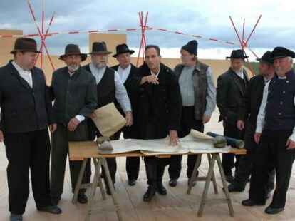 In kraftvollen Bildern inszeniert Regisseur Frank D&uuml;wel den Schimmelreiter am Dangaster Deich.