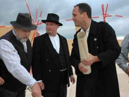 In kraftvollen Bildern inszeniert Regisseur Frank D&uuml;wel den Schimmelreiter am Dangaster Deich.