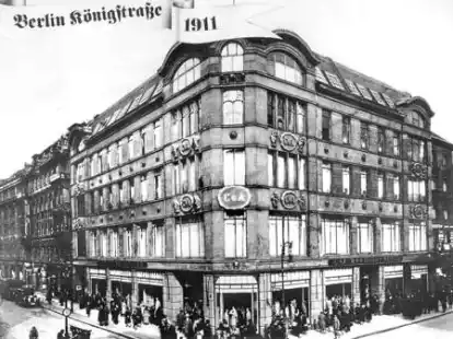 Die erste deutsche &bdquo;C&A&ldquo;-Filiale wurde 1911 in der K&ouml;nigstra&szlig;e in Berlin er&ouml;ffnet. Auch das Logo, hier aus dem Jahr 2005 (kleines Bild), &auml;nderte sich immer wieder.