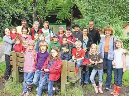 Sechs Familien im Sommerurlaub: Am Freitag gings unter der F&uuml;hrung von Meike Schleppe- grell in den Hasbruch.