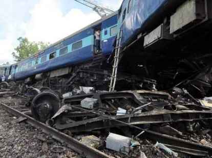 Der Zug war nach offiziellen Angaben mit einer Geschwindigkeit von mehr als 100 Kilometern pro Stunde unterwegs, als er aus bislang ungekl&auml;rter Ursache verungl&uuml;ckte.