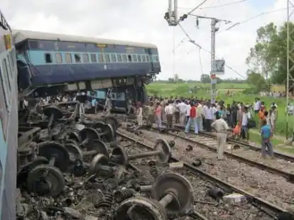 Die staatliche Eisenbahngesellschaft sprach anf&auml;nglich nur von zehn Toten und 50 Verletzten, die Opferzahlen erh&ouml;hten sich danach aber st&uuml;ndlich.
