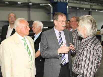 Gastredner auf der Vertreterversammlung des Kreislandvolkverbendes Cloppenburg in Th&uuml;le war der nieders&auml;chsische Landwirtschaftsminister Gerd Lindemann. Mit Mitgliedern des CDU Ortsverbandes Friesoythe besuchte er anschlie&szlig;end das Unternehmen K&uuml;hling.